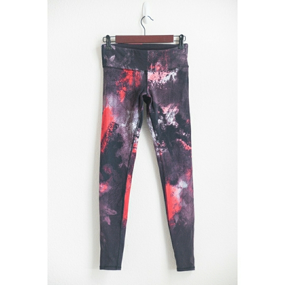 Alo Yoga Ruby Red Smoke Leggings - Picture 2 of 7